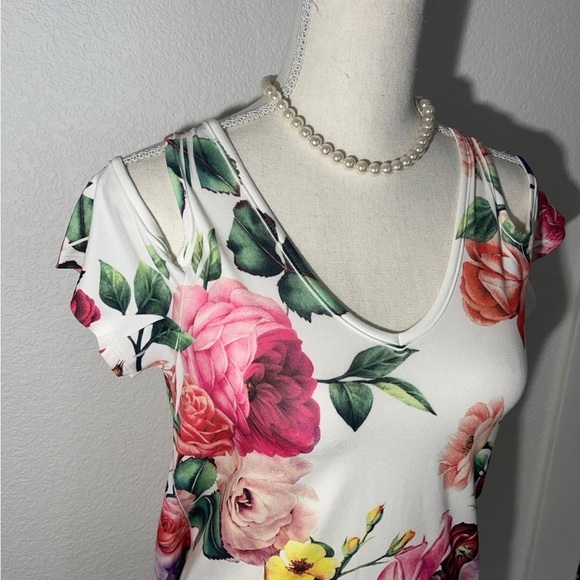 Floral Summer Tee with shoulder Cut out - Picture 2 of 4